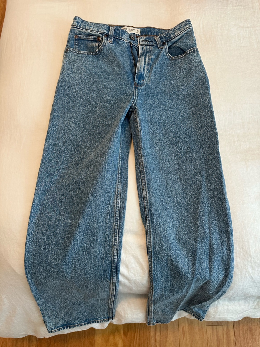 Abercrombie Women’s 90’s Relaxed Jean High Rise